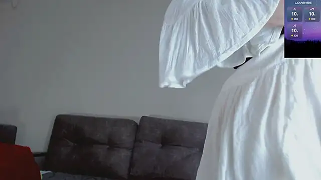 Snapshot of Amina_Barbarian chatting on 11.08.25 Amina Barbarian online show from 11.08.25