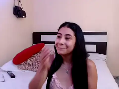 Snapshot of chika_hellar chatting on 03.04.25 chika hellar online show from 03.04.25