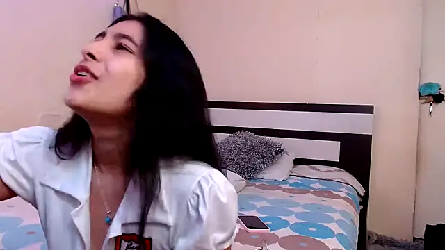 Snapshot of chika_hellar chatting on 10.20.25 chika hellar online show from 10.20.25