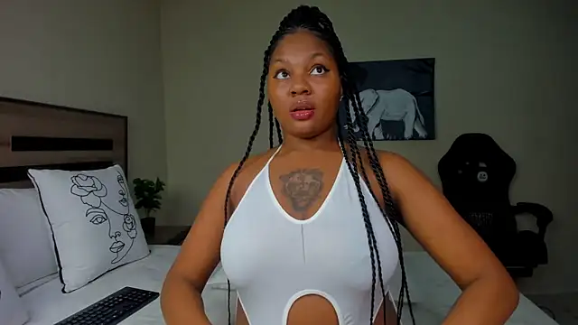 Snapshot of Renee-18 chatting on 10.30.25 Renee-18 online show from 10.30.25