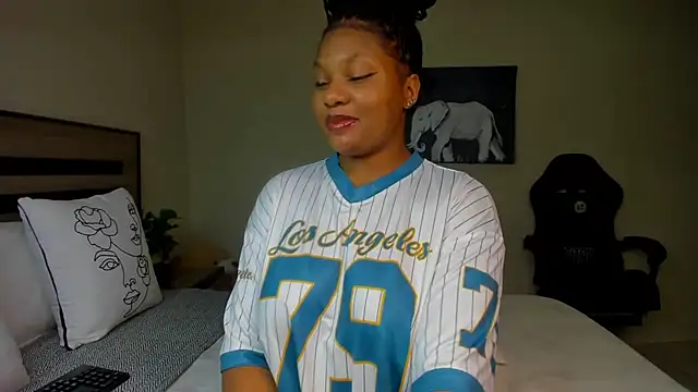 Snapshot of Renee-18 chatting on 11.24.25 Renee-18 online show from 11.24.25