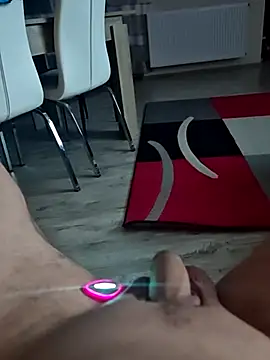 Szeltolo001 online show from 04.18.26