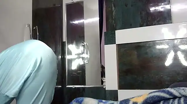 momo lov online show from 12.16.24