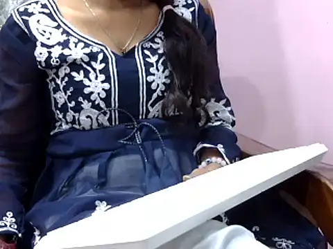 momo lov online show from 12.28.24