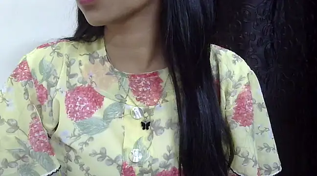 momo lov online show from 03.08.25