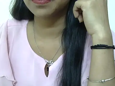 momo lov online show from 03.17.25