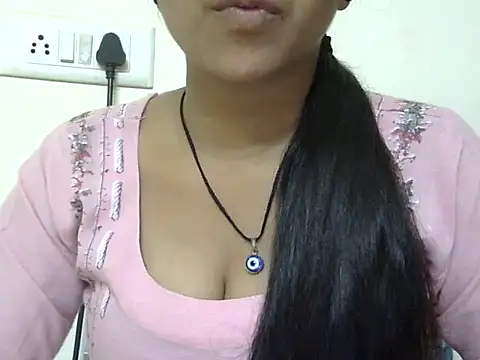 momo lov online show from 10.18.25