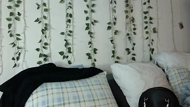 Snapshot of Erotic_nayma chatting on 03.07.25 Erotic nayma online show from 03.07.25