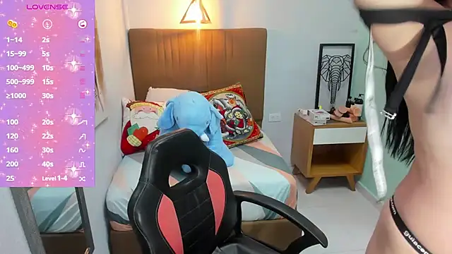 Snapshot of delilaquinn chatting on 12.19.24 delilaquinn online show from 12.19.24