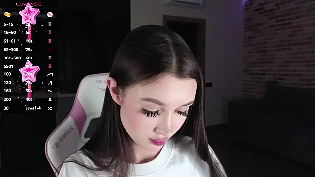 Snapshot of sweetiebones chatting on 12.17.24 sweetiebones online show from 12.17.24