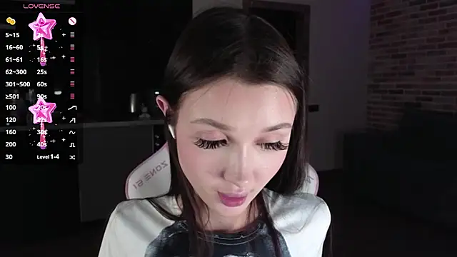 Snapshot of sweetiebones chatting on 12.19.24 sweetiebones online show from 12.19.24