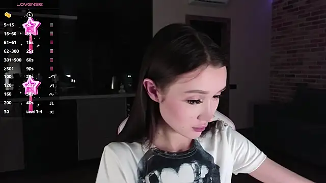 Snapshot of sweetiebones chatting on 12.20.24 sweetiebones online show from 12.20.24