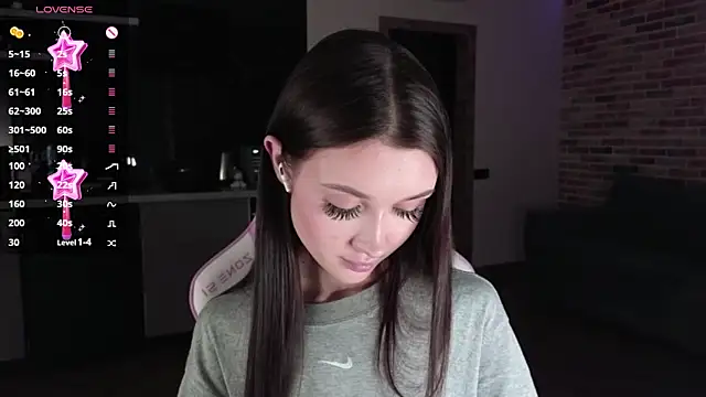 Snapshot of sweetiebones chatting on 12.21.24 sweetiebones online show from 12.21.24