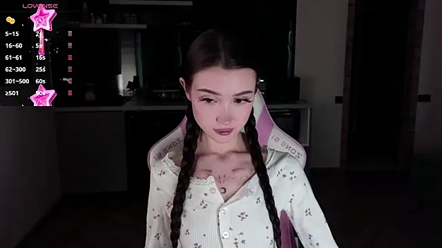 Snapshot of sweetiebones chatting on 02.24.25 sweetiebones online show from 02.24.25