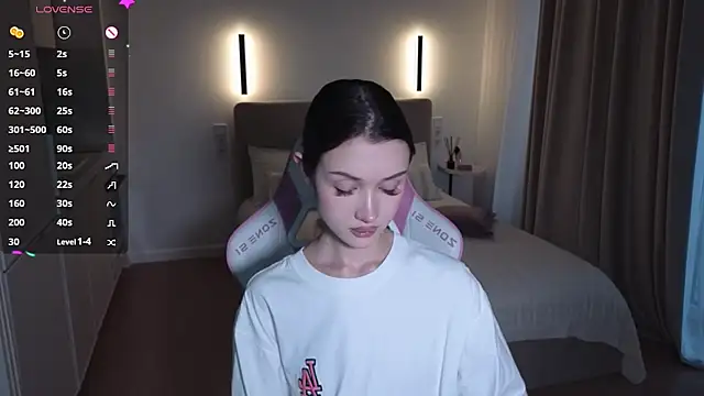 Snapshot of sweetiebones chatting on 11.25.25 sweetiebones online show from 11.25.25