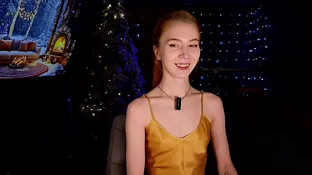 Snapshot of izi-fox chatting on 12.21.24 izi-fox online show from 12.21.24
