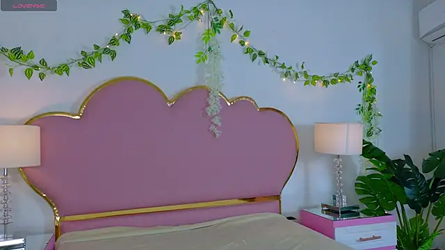 EmmaCrush online show from 10.23.25