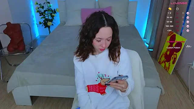 Hayle Hill online show from 01.23.25