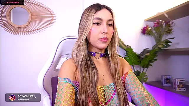 Snapshot of ashley2004_x chatting on 10.15.25 ashley2004 x online show from 10.15.25