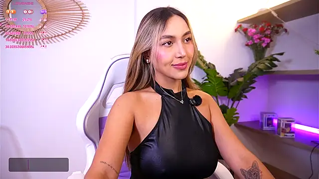 Snapshot of ashley2004_x chatting on 10.30.25 ashley2004 x online show from 10.30.25