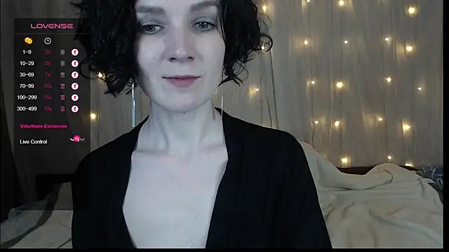 Snapshot of TinaWince chatting on 12.23.24 TinaWince online show from 12.23.24