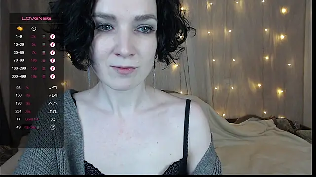 Snapshot of TinaWince chatting on 01.11.25 TinaWince online show from 01.11.25