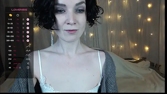 Snapshot of TinaWince chatting on 01.12.25 TinaWince online show from 01.12.25