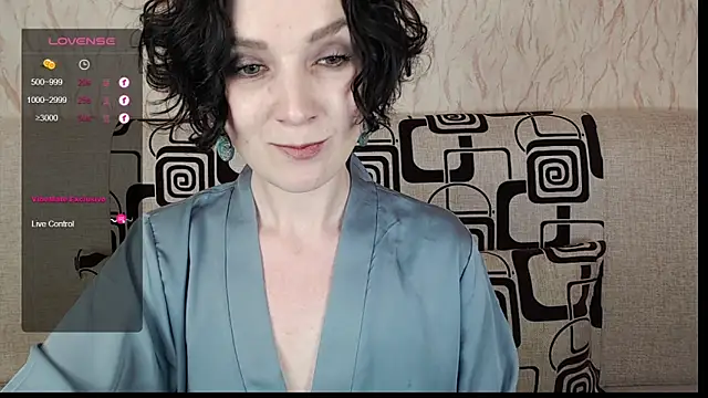 Snapshot of TinaWince chatting on 03.22.25 TinaWince online show from 03.22.25