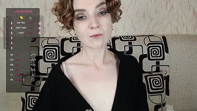 Snapshot of TinaWince chatting on 10.12.25 TinaWince online show from 10.12.25