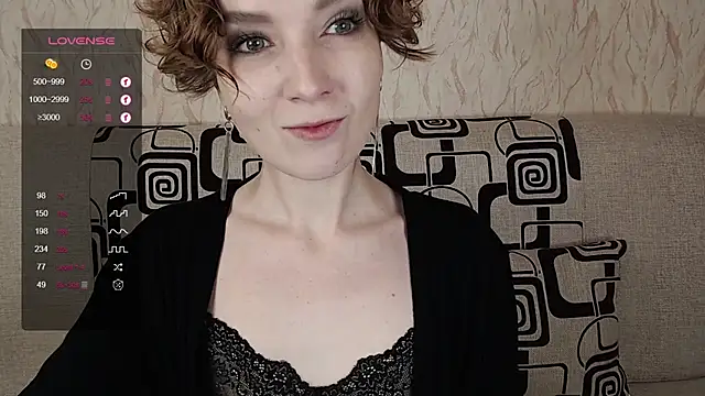 Snapshot of TinaWince chatting on 10.18.25 TinaWince online show from 10.18.25