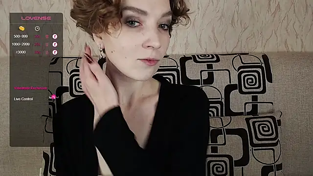 Snapshot of TinaWince chatting on 10.19.25 TinaWince online show from 10.19.25
