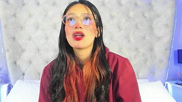 Snapshot of dafne_bss chatting on 06.17.26 dafne bss online show from 06.17.26