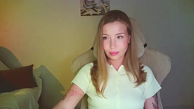 Snapshot of mia_raspberrie chatting on 07.14.26 mia raspberrie online show from 07.14.26