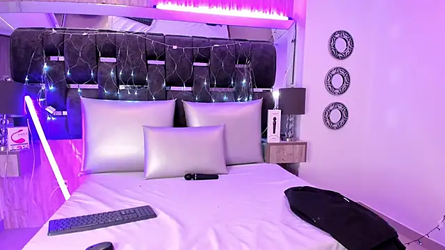 Charlotte Myers online show from 01.31.25