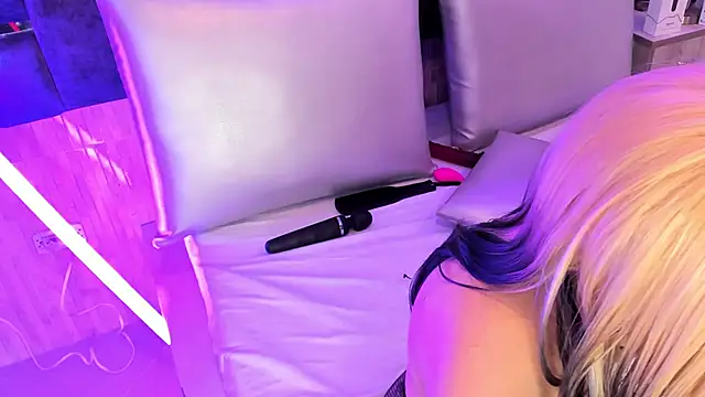 Charlotte Myers online show from 01.31.25