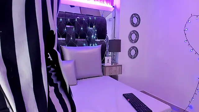 Charlotte Myers online show from 02.24.25