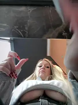 Teya moon  online show from 12.17.24