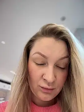 Teya moon  online show from 12.19.24