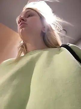 Teya moon  online show from 12.20.24