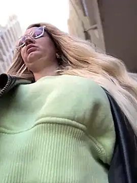 Teya moon  online show from 01.12.25