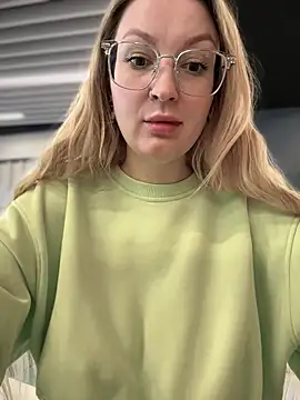 Teya moon  online show from 01.20.25