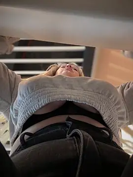 Teya moon  online show from 01.22.25