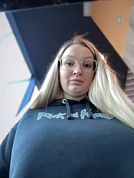 Teya moon  online show from 01.30.25