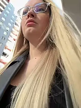 Teya moon  online show from 02.15.25