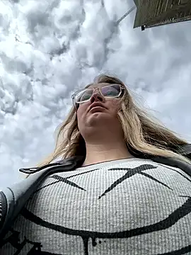 Teya moon  online show from 04.21.26