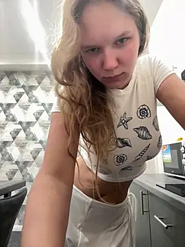 Snapshot of Ketitull chatting on 09.23.25 Ketitull online show from 09.23.25