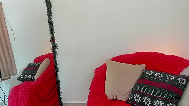 Snapshot of SofiMeza chatting on 12.17.25 SofiMeza online show from 12.17.25