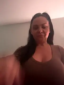 Snapshot of IvyWylde chatting on 12.01.24 IvyWylde online show from 12.01.24