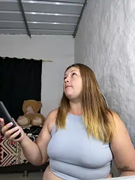 Snapshot of Sofia_Queen17 chatting on 10.31.25 Sofia Queen17 online show from 10.31.25