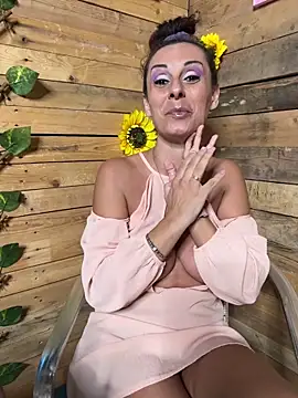 therealbeverlycious online show from 02.05.26